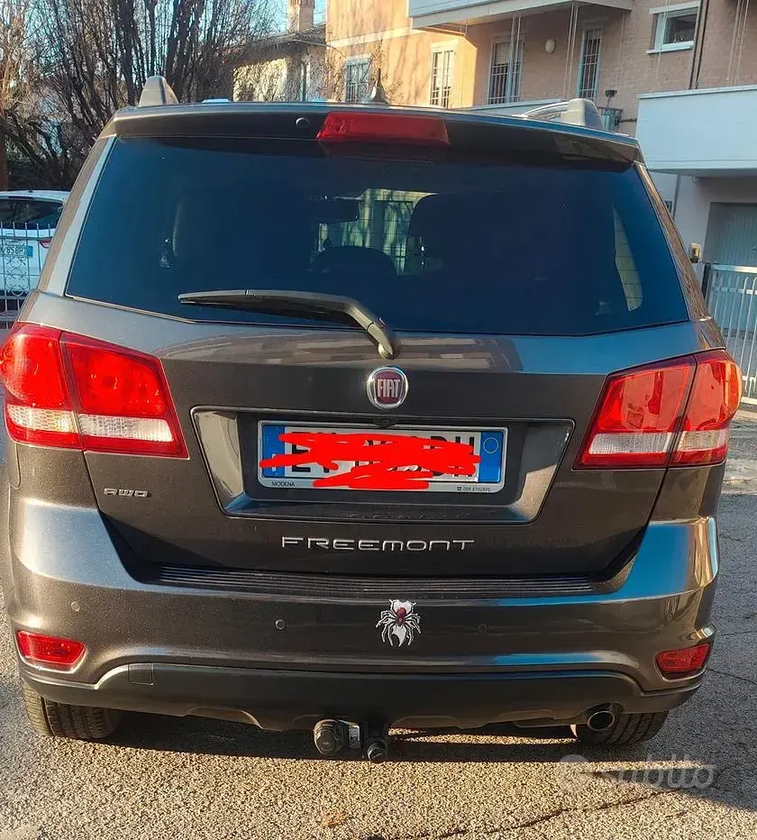 Usata Fiat Freemont 170 CV (125 kW) 2014 Grigio SUV