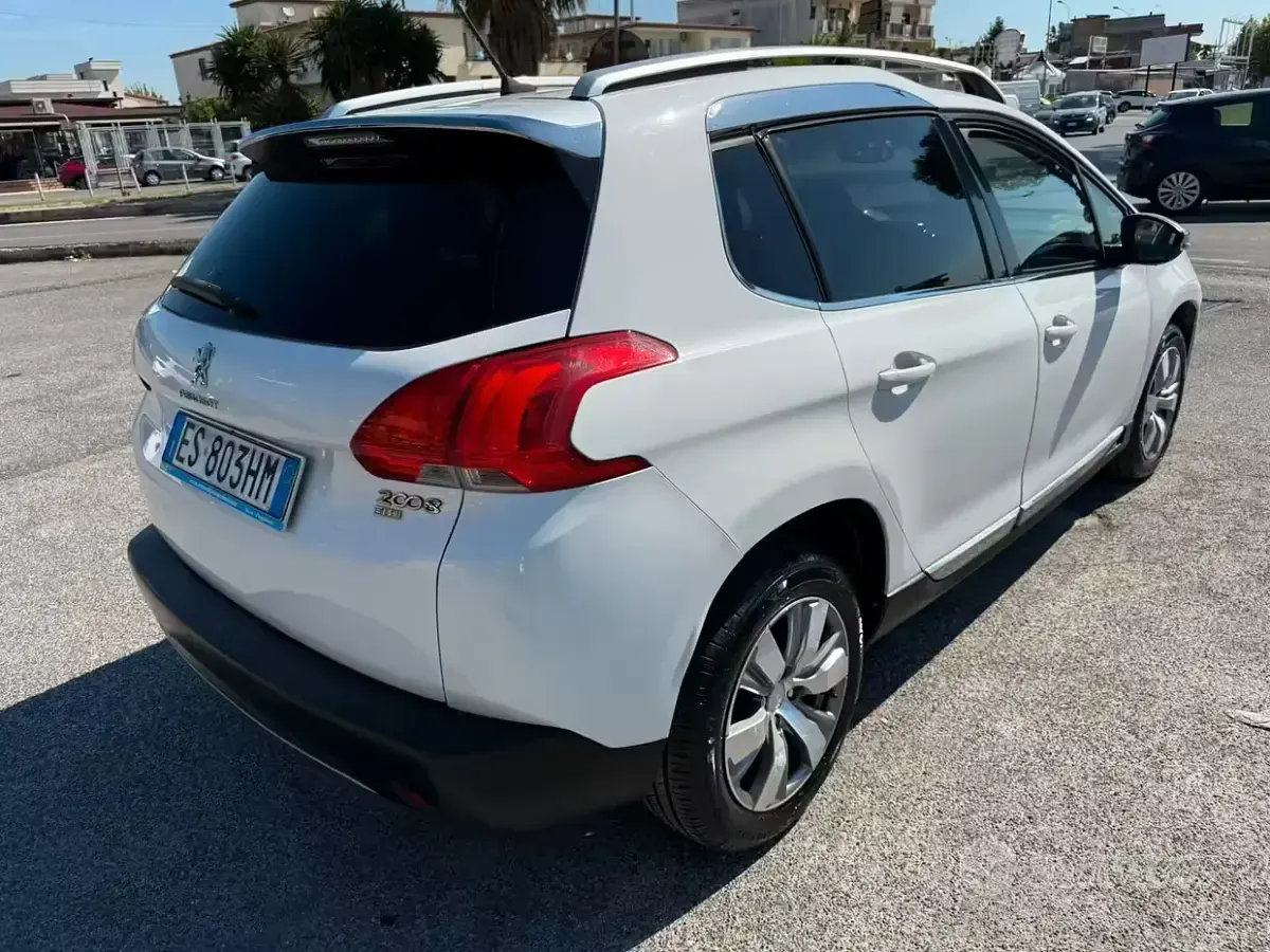 Usata Peugeot 2008 Allure 92 CV (67 kW) 2014 Bianco SUV