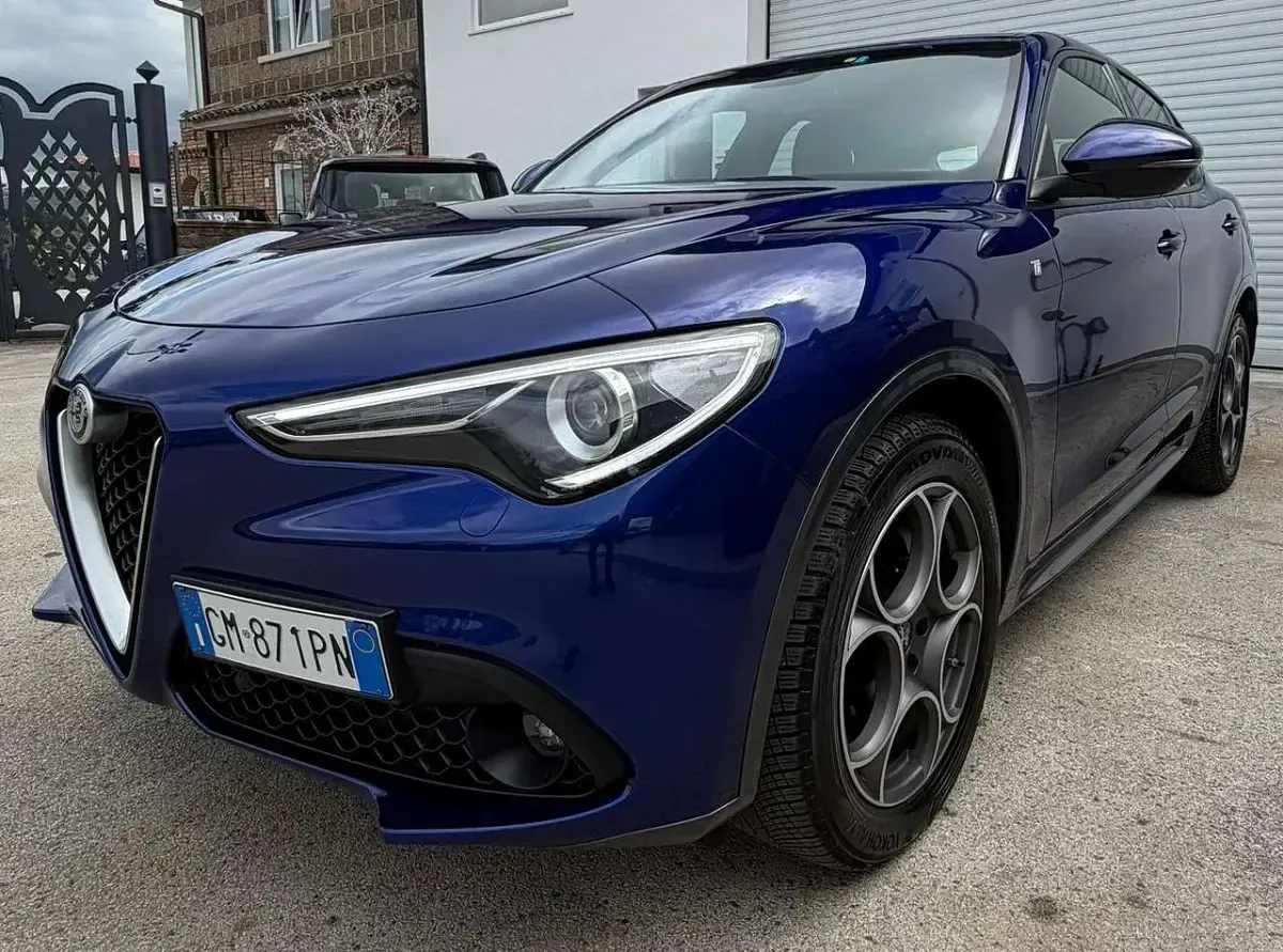 Usata Alfa Romeo Stelvio Ti 209 CV (153 kW) 2023 Blu anodizzato SUV