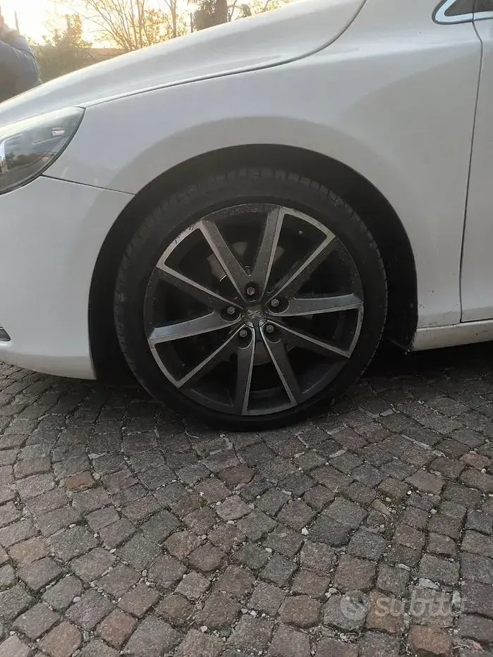 Usata Volvo V40 150 CV (110 kW) 2013 Bianco Berlina
