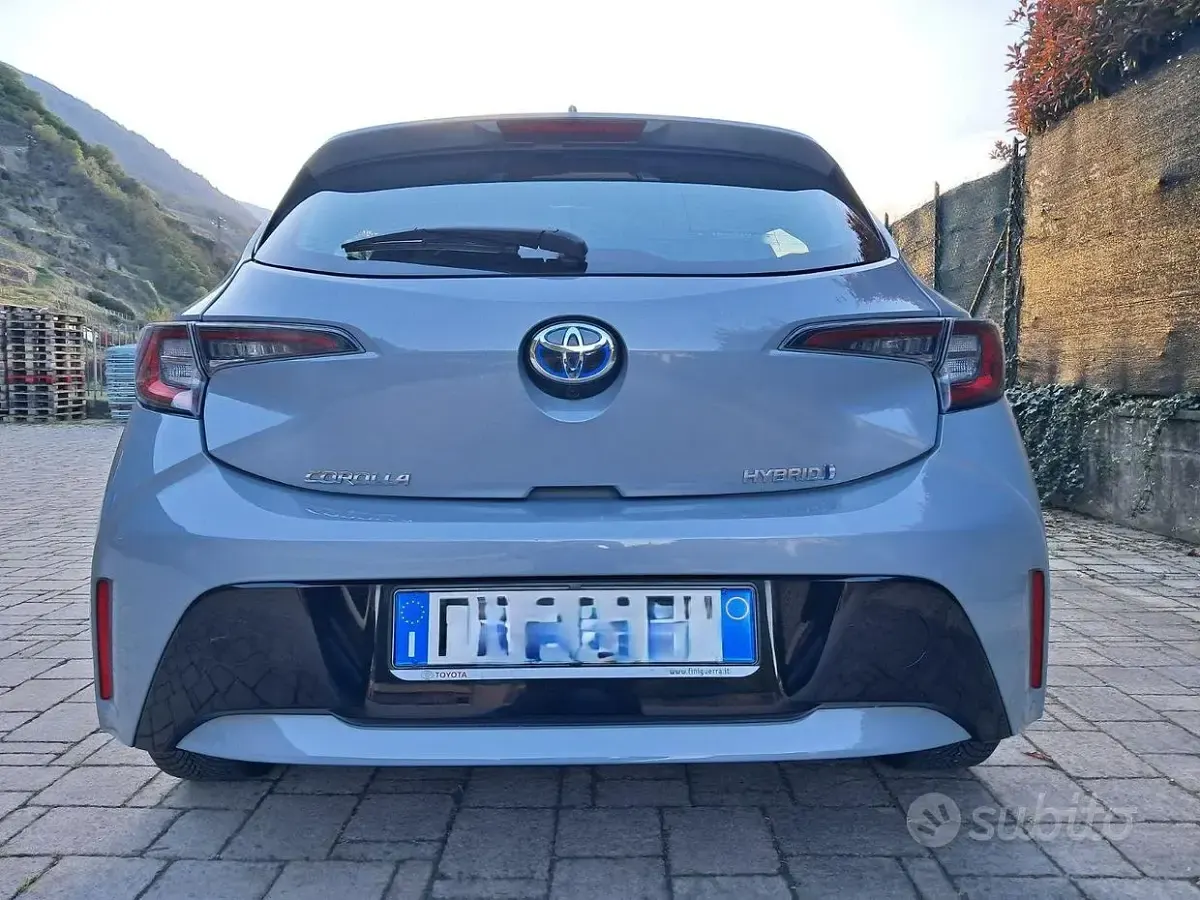 Usata Toyota Corolla Active 98 CV (72 kW) 2019 Grigio Berlina