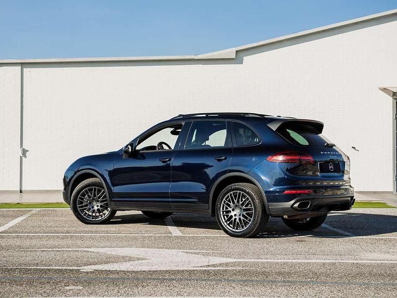 Usata Porsche Cayenne 250 CV (183 kW) 2017 Blu moonlight met. SUV