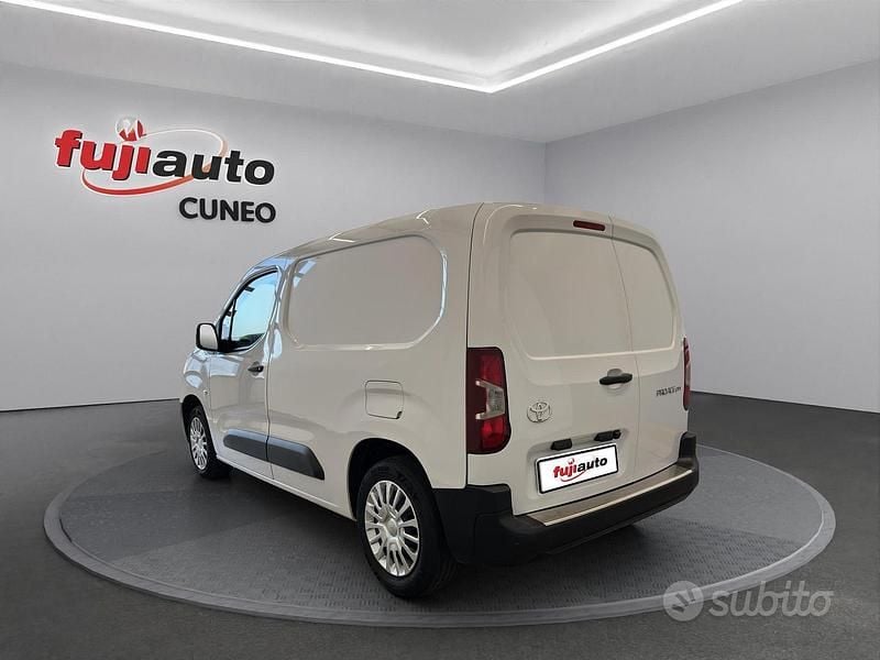 Usado Toyota Proace City City 102 CV (75 kW) 2024 Blanco Monovolumen