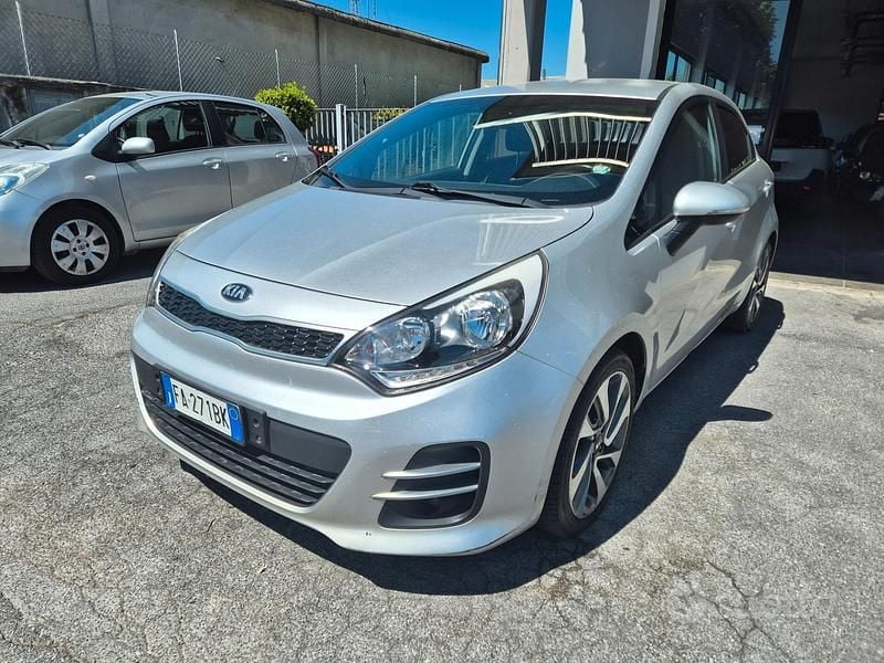 Usata Kia Rio 86 CV (63 kW) 2015 Grigio Berlina