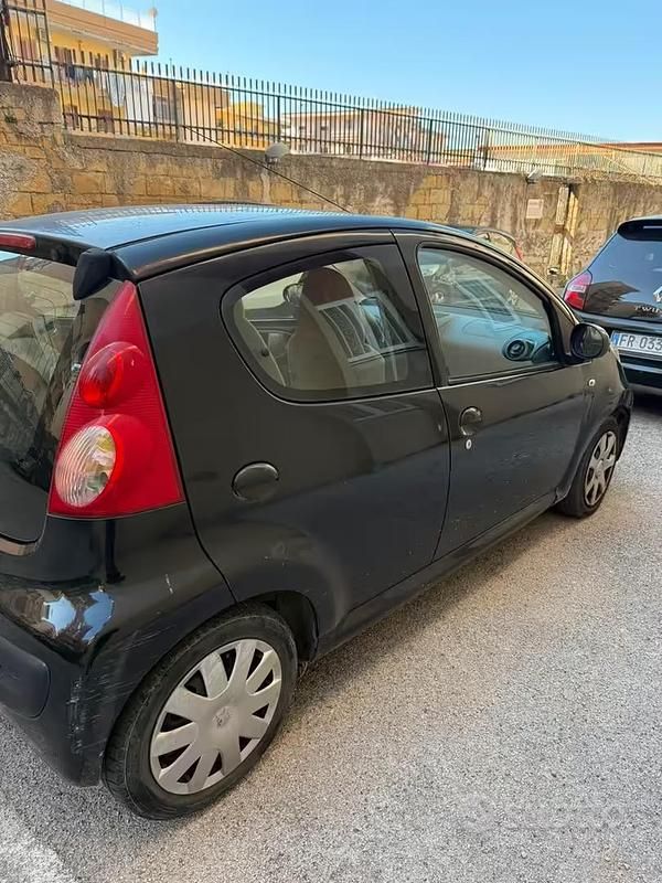 Usata Peugeot 107 68 CV (50 kW) 2008 Nero Utilitaria