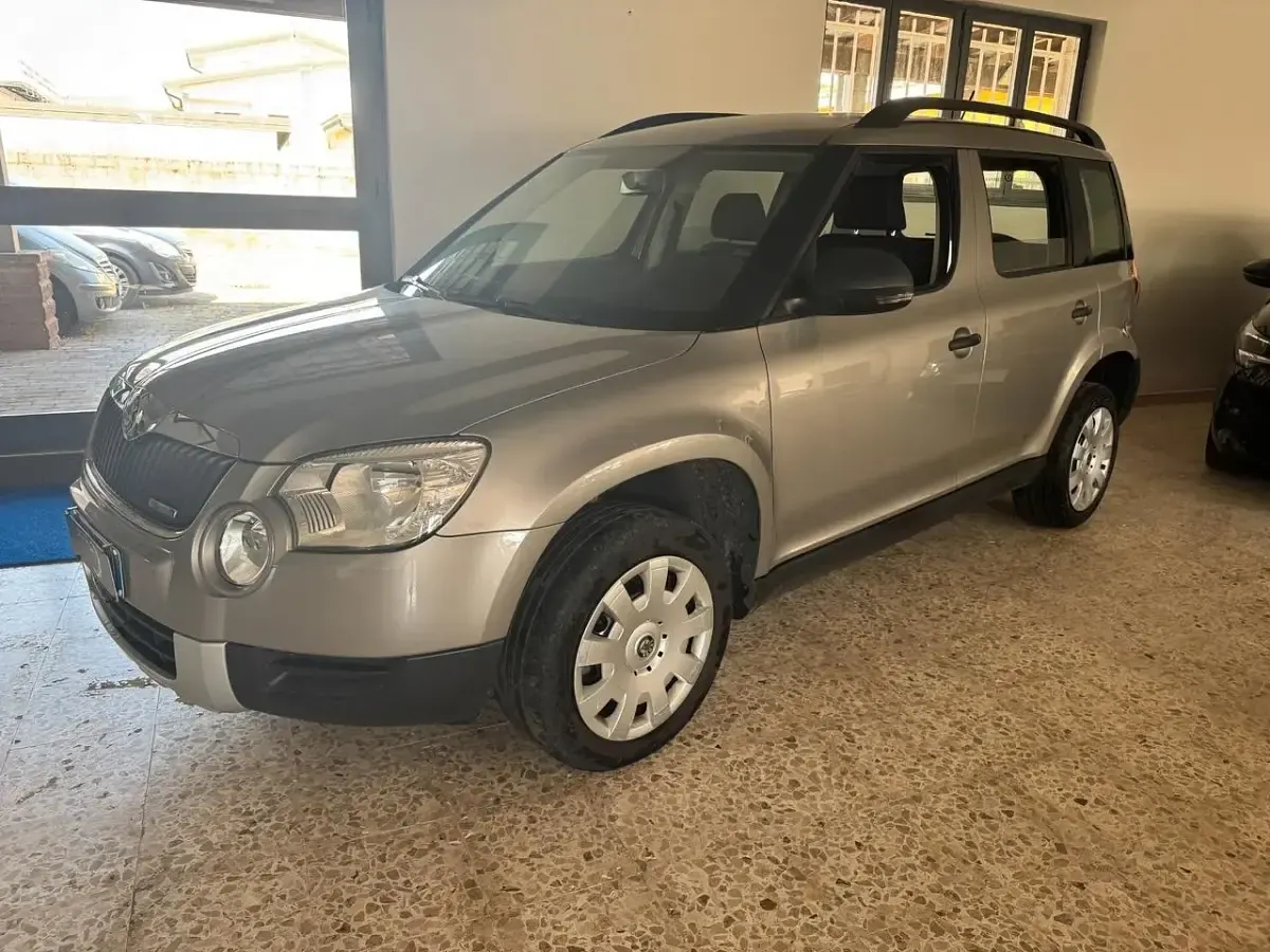Usata Skoda Yeti GreenLine 104 CV (76 kW) 2013 Grigio SUV