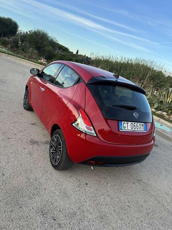 Usata Lancia Ypsilon S 69 CV (50 kW) 2024 Rosso Utilitaria