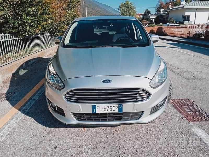 Grigio Usata 2017 Ford S-MAX S Monovolume | 11.899 € (Buon prezzo) - Immagine 1/4