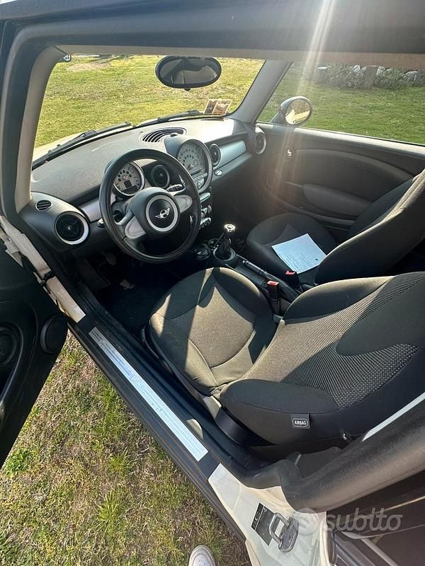Begagnad Mini ONE 75 HK (55 kW) 2010 Vit Halvkombi