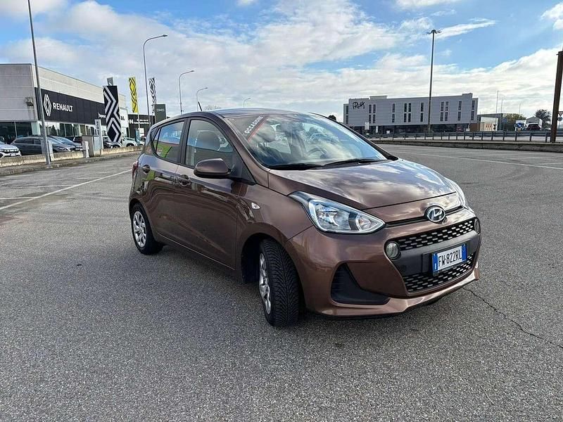 Usata Hyundai i10 65 CV (47 kW) 2019 Marrone Utilitaria