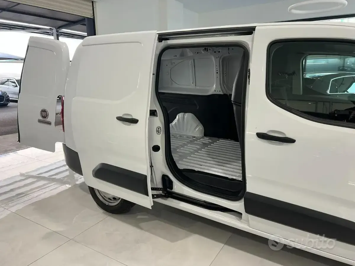 Usata Fiat Doblò 131 CV (96 kW) 2023 Bianco Monovolume