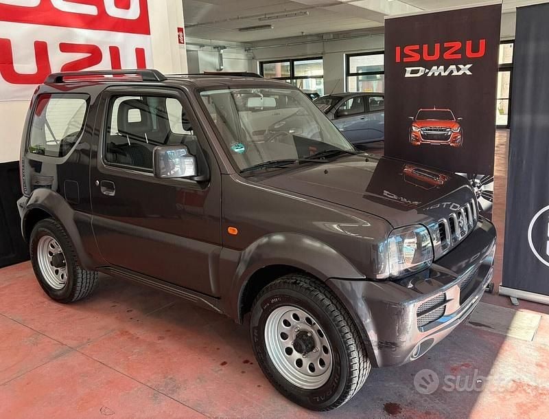 Usata Suzuki Jimny 86 CV (63 kW) 2012 Grigio SUV