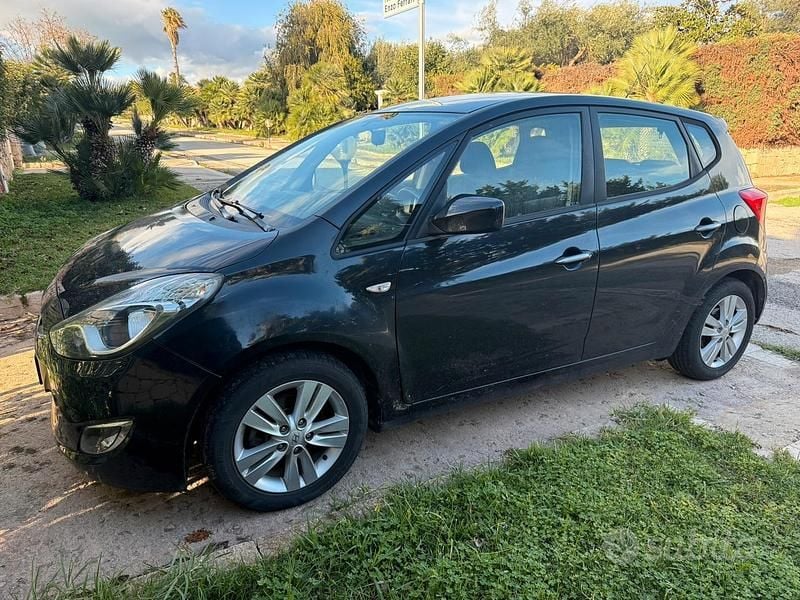 Gebraucht Hyundai ix20 90 PS (66 kW) 2011 Schwarz Kleinwagen