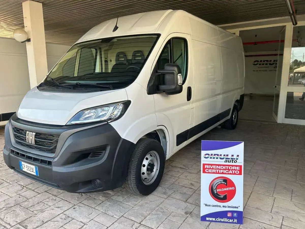 Usata Fiat Ducato 140 CV (102 kW) 2023 Bianco pastello Furgone