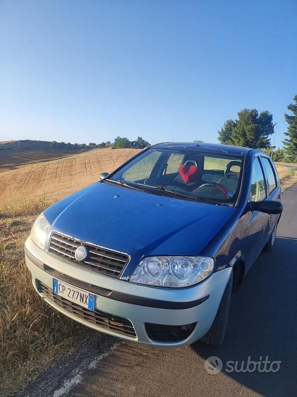 Usata Fiat Punto 69 CV (50 kW) 2004 Blu Utilitaria