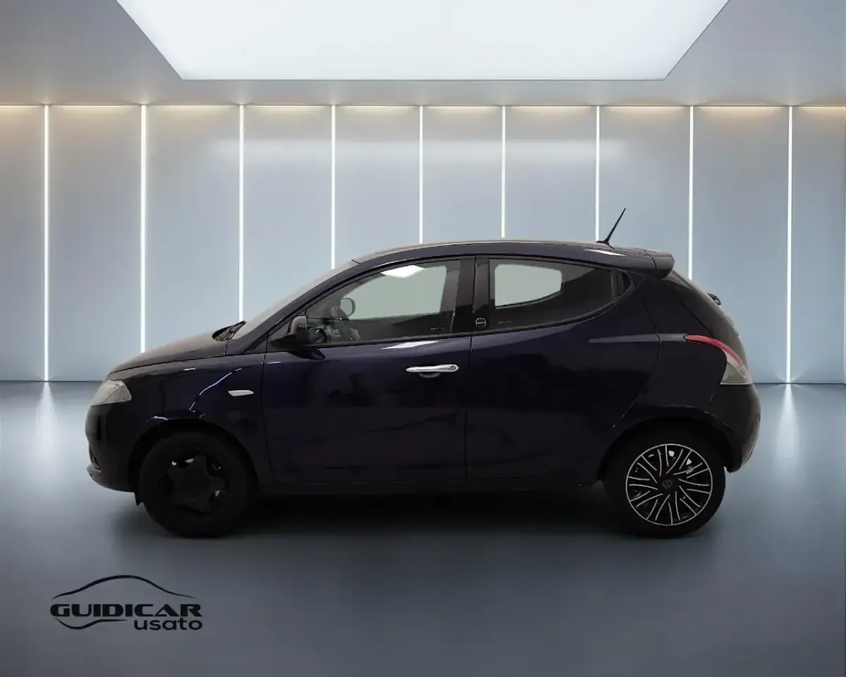 Usata Lancia Ypsilon Gold 69 CV (50 kW) 2020 Blu/azzurro Utilitaria