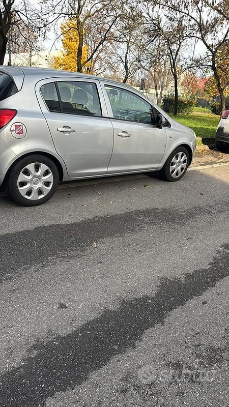 Usata Opel Corsa 90 CV (66 kW) 2009 Grigio Berlina