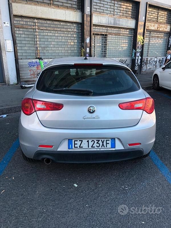 Usata Alfa Romeo Giulietta 105 CV (77 kW) 2016 Grigio Utilitaria
