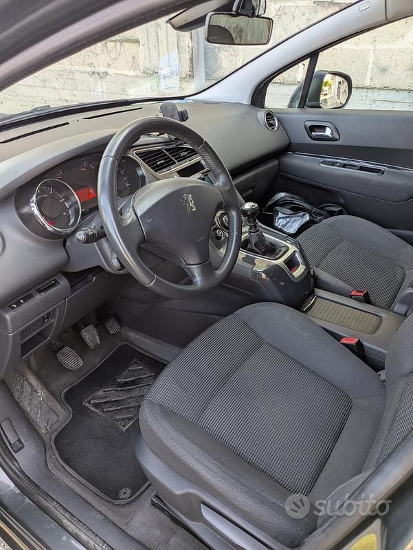 Usata Peugeot 5008 115 CV (84 kW) 2013 Grigio Monovolume