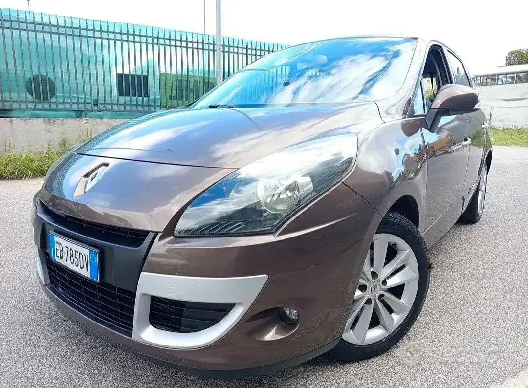 Usata Renault Scenic E-Tech XMOD 110 CV (80 kW) 2010 Monovolume