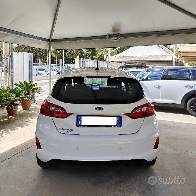 Usata Ford Fiesta Titanium 86 CV (63 kW) 2018 Bianco Utilitaria