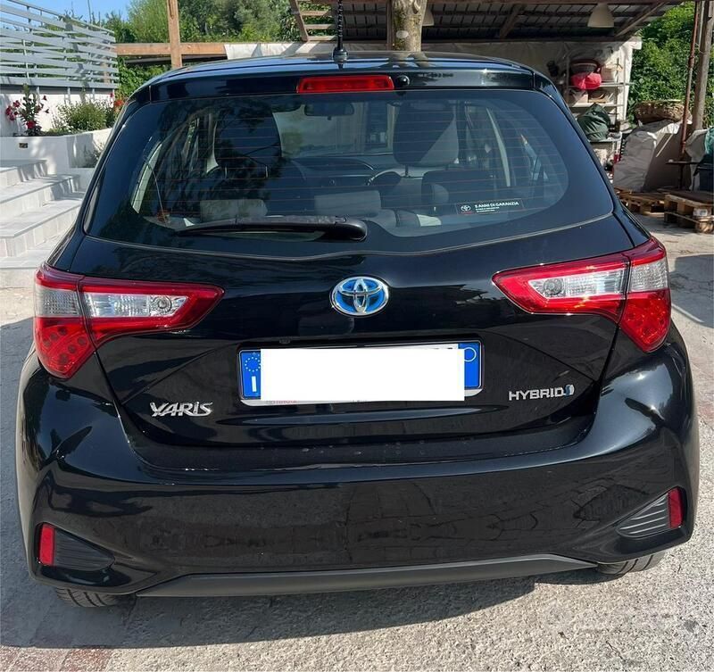 Usata Toyota Yaris Hybrid 73 CV (53 kW) 2019 Nero Utilitaria