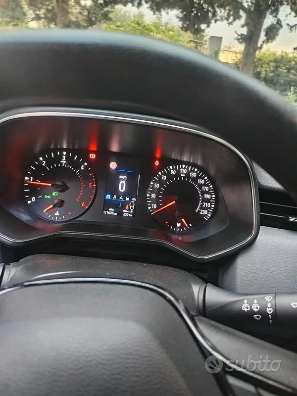 Usata Renault Clio V 85 CV (62 kW) 2020 Grigio Berlina