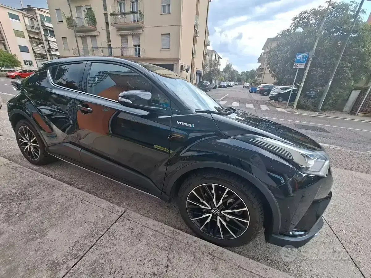 Usata Toyota C-HR Lounge 98 CV (72 kW) 2017 Nero SUV