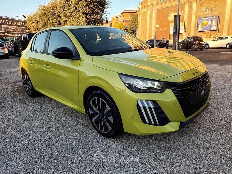 Giallo Usata 2024 Peugeot 208 Active Due volumi | 14.470 € (Buon prezzo) - Immagine 1/4