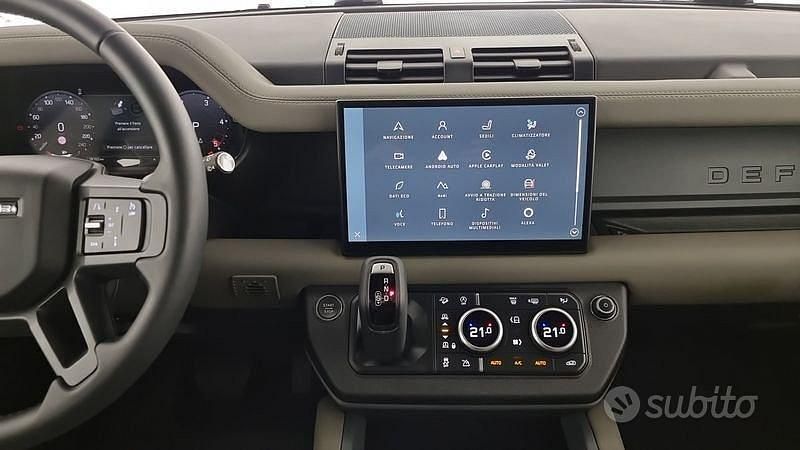 Usata Land Rover Defender SE Dynamic 249 CV (183 kW) 2025 Marrone SUV