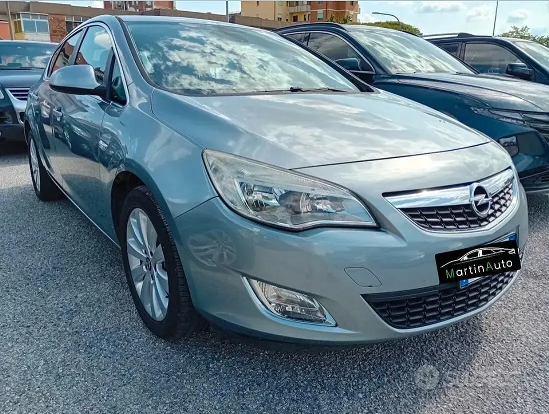 Usata Opel Astra 110 CV (80 kW) 2010 Grigio Berlina