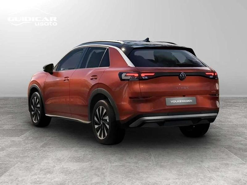 Nuova VW T-Roc Life 116 CV (85 kW) 2026 Flame red metallizzato nero SUV