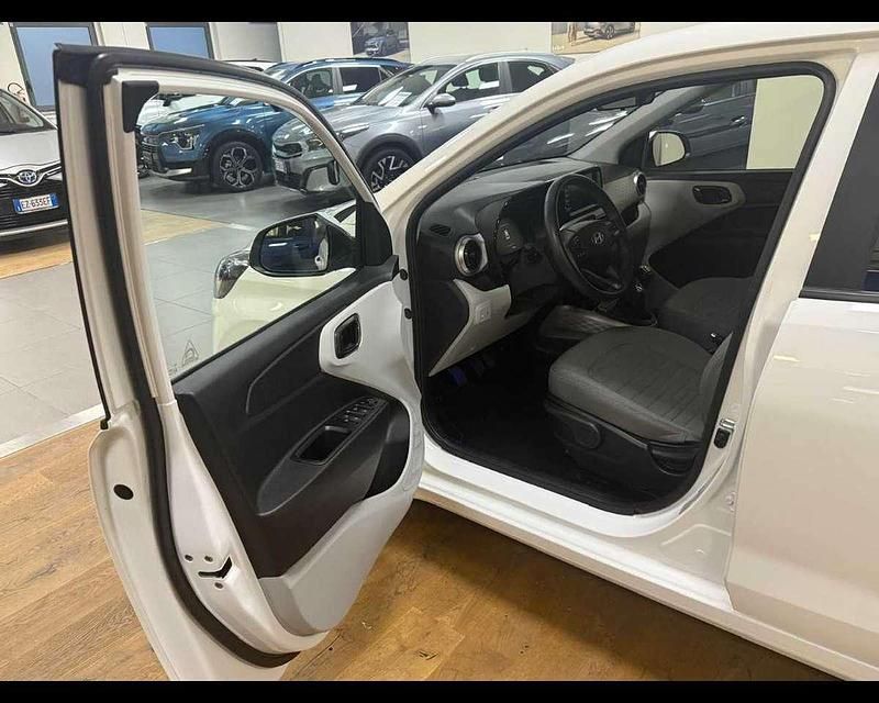 Usata Hyundai i10 Prime 67 CV (49 kW) 2024 Atlas white Utilitaria