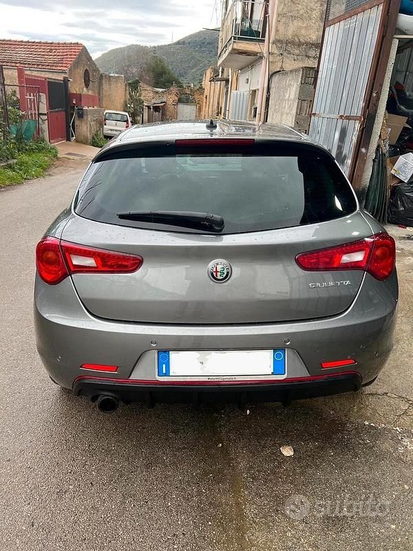 Usata Alfa Romeo Giulietta 120 CV (88 kW) 2018 Grigio Berlina