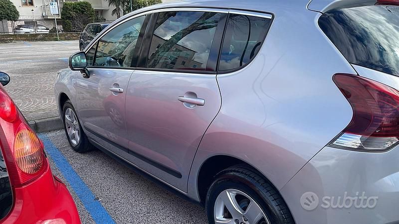 Usata Peugeot 3008 Business-Line 116 CV (85 kW) 2014 Grigio Station wagon