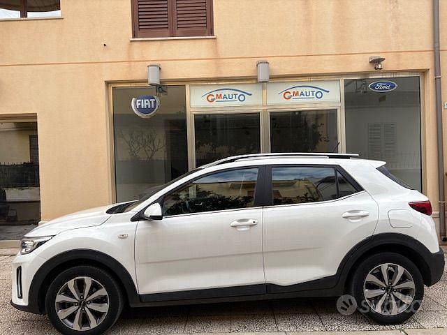 Usata Kia Stonic Style 84 CV (61 kW) 2022 Bianco SUV