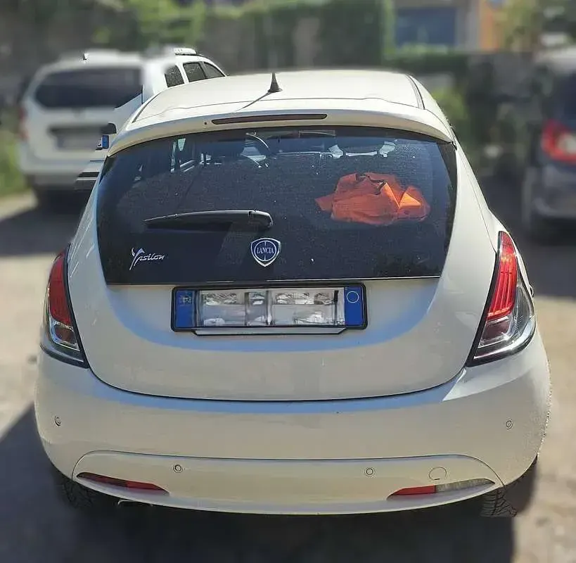 Usata Lancia Ypsilon Gold 69 CV (50 kW) 2018 Bianco Utilitaria