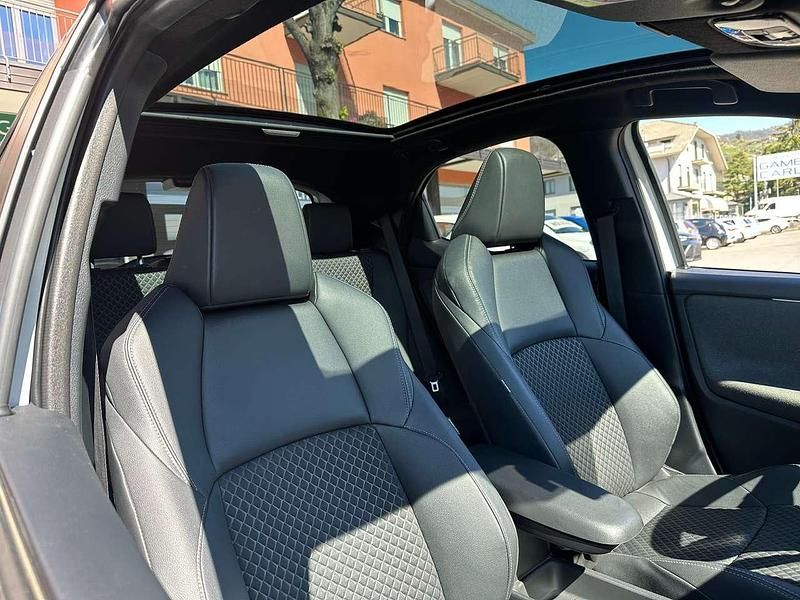 Usata Toyota Yaris Hybrid Lounge 116 CV (85 kW) 2022 Bianco Berlina