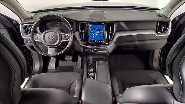 Usata Volvo XC60 Momentum 197 CV (144 kW) 2021 Colore: onyx black metallizzato SUV