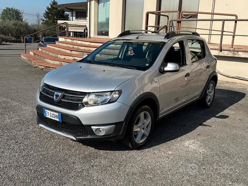 Usata Dacia Sandero Stepway 90 CV (66 kW) 2015 Grigio Berlina