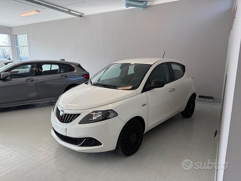 Usata Lancia Ypsilon Silver 69 CV (50 kW) 2022 Bianco Utilitaria