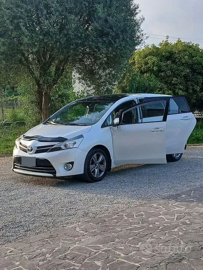 Usata Toyota Verso 111 CV (81 kW) 2014 Bianco Monovolume