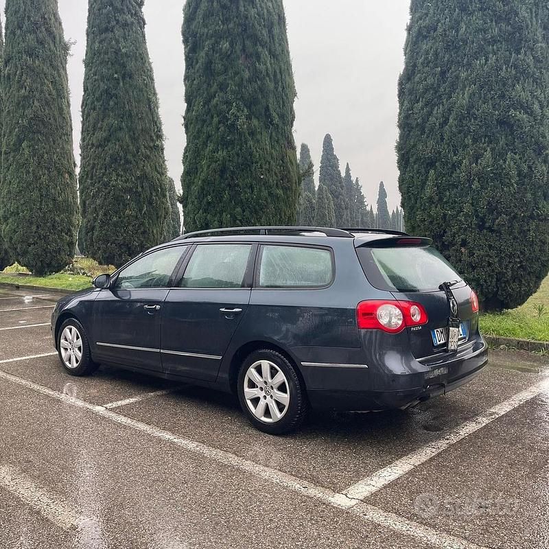 Usata VW Passat 75 CV (55 kW) 2008 Blu Berlina