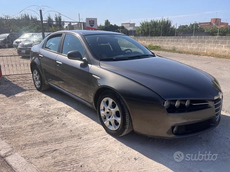 Second-hand Alfa Romeo 159 Distinctive 150 CP (110 kW) 2008 Gri Berlinǎ
