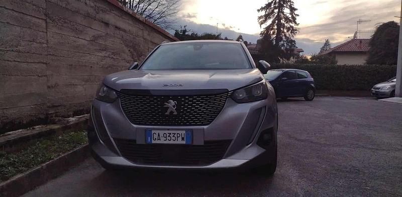 Usata Peugeot 2008 Allure 102 CV (75 kW) 2020 Argento SUV