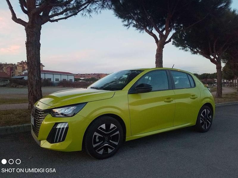 Verde Usata 2025 Peugeot 208 Style Due volumi | 16.490 € (Buon prezzo) - Immagine 1/4