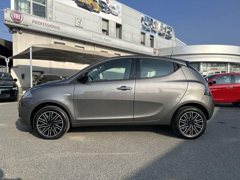 Usata Lancia Ypsilon S 69 CV (50 kW) 2024 Grigio scuro Utilitaria