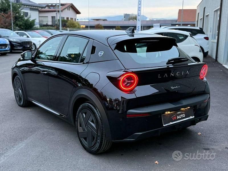 Usata Lancia Ypsilon 110 CV (80 kW) 2025 Nero Utilitaria
