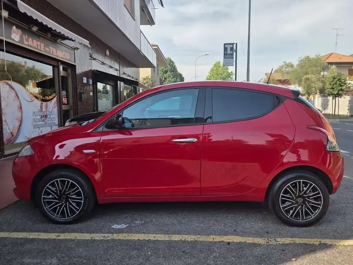Usata Lancia Ypsilon S 69 CV (50 kW) 2024 Rosso Utilitaria