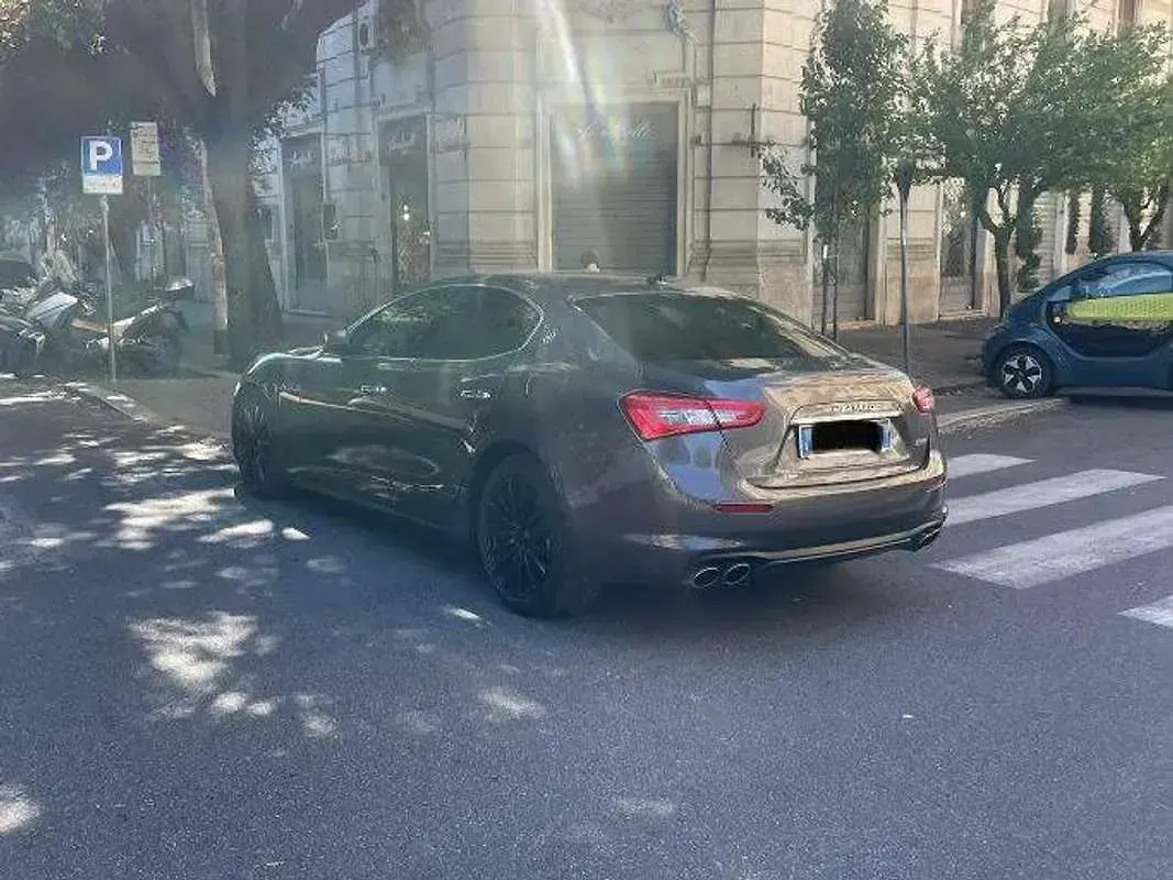 Usata Maserati Ghibli 250 CV (183 kW) 2017 Grigio Berlina